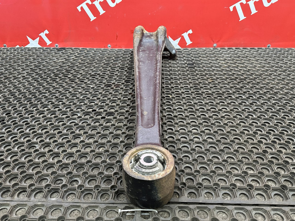 Тяга реактивная продольная правая