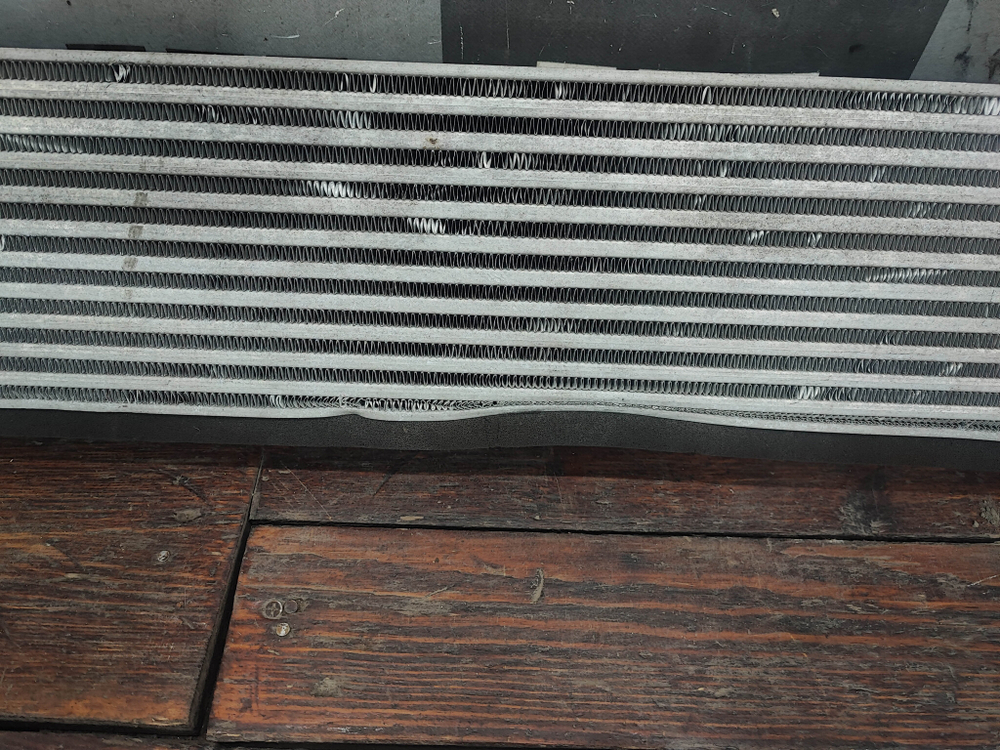 Интеркулер Geely Tugella 19-нв Б/У Оригинал 2074089900