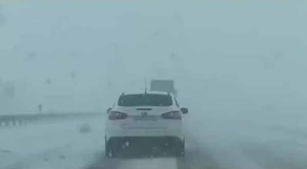 Мощный снежный циклон парализовал движение на трассе М-4 «Дон»: многокилометровая пробка и ДТП