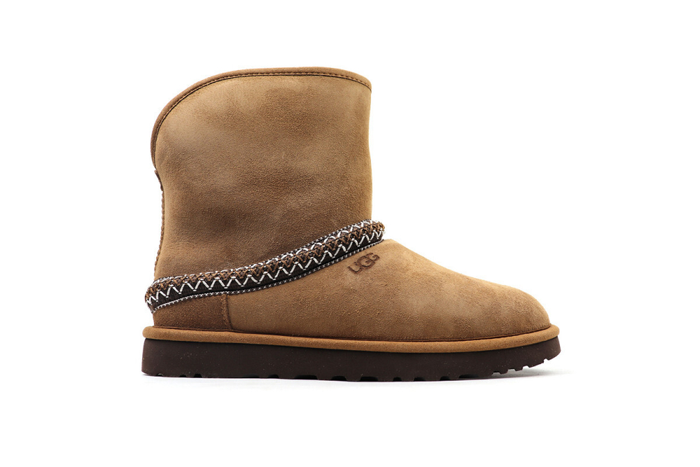 UGG Classic Short Cresent Chestnut