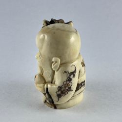 Статуэтка нэцкэ Бог Шоусин