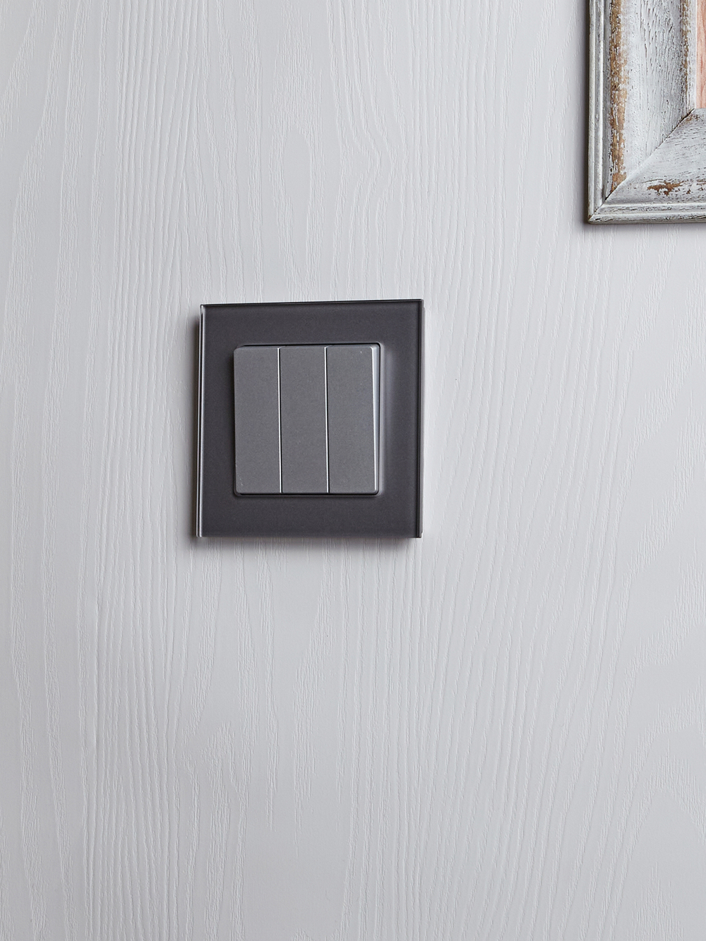 BRITE Выключатель 3-клавишный 10А ВС10-3-0-БрА алюминий IEK