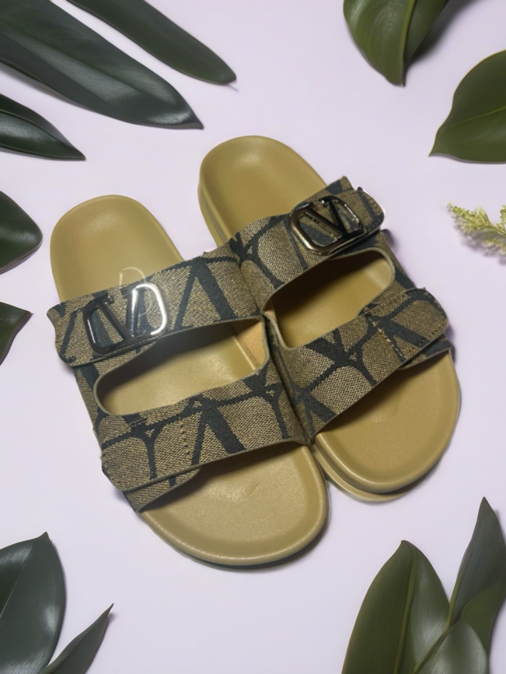 Шлепки Valentino