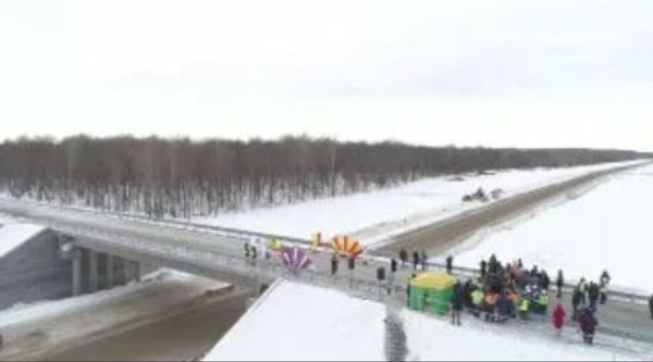 Первый путепровод над М12 в республике открыли для движения автомобилей.