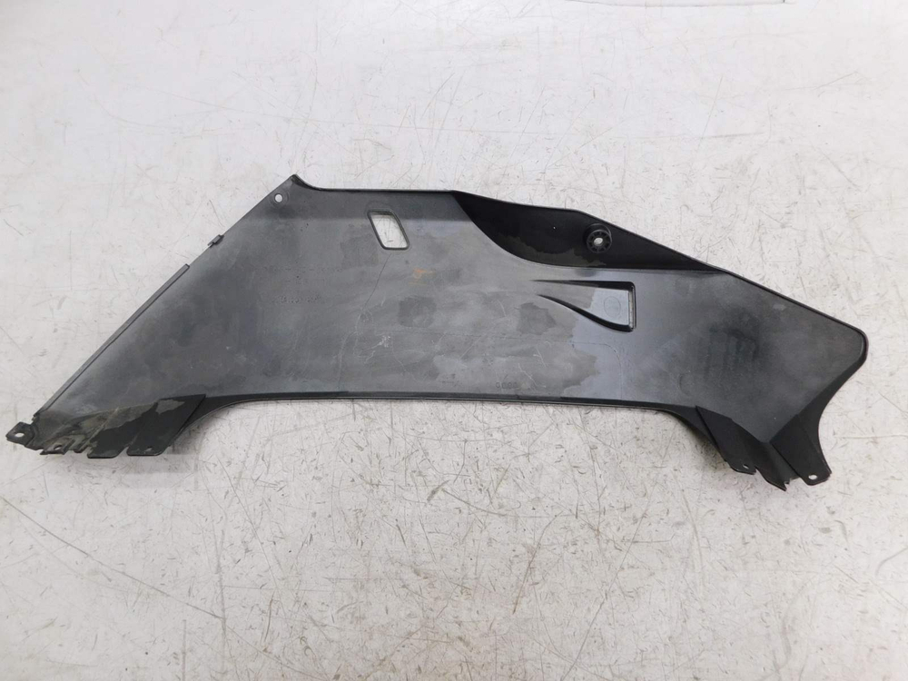 Пластик нижний правый Honda CBR1000RR 64451-MEE