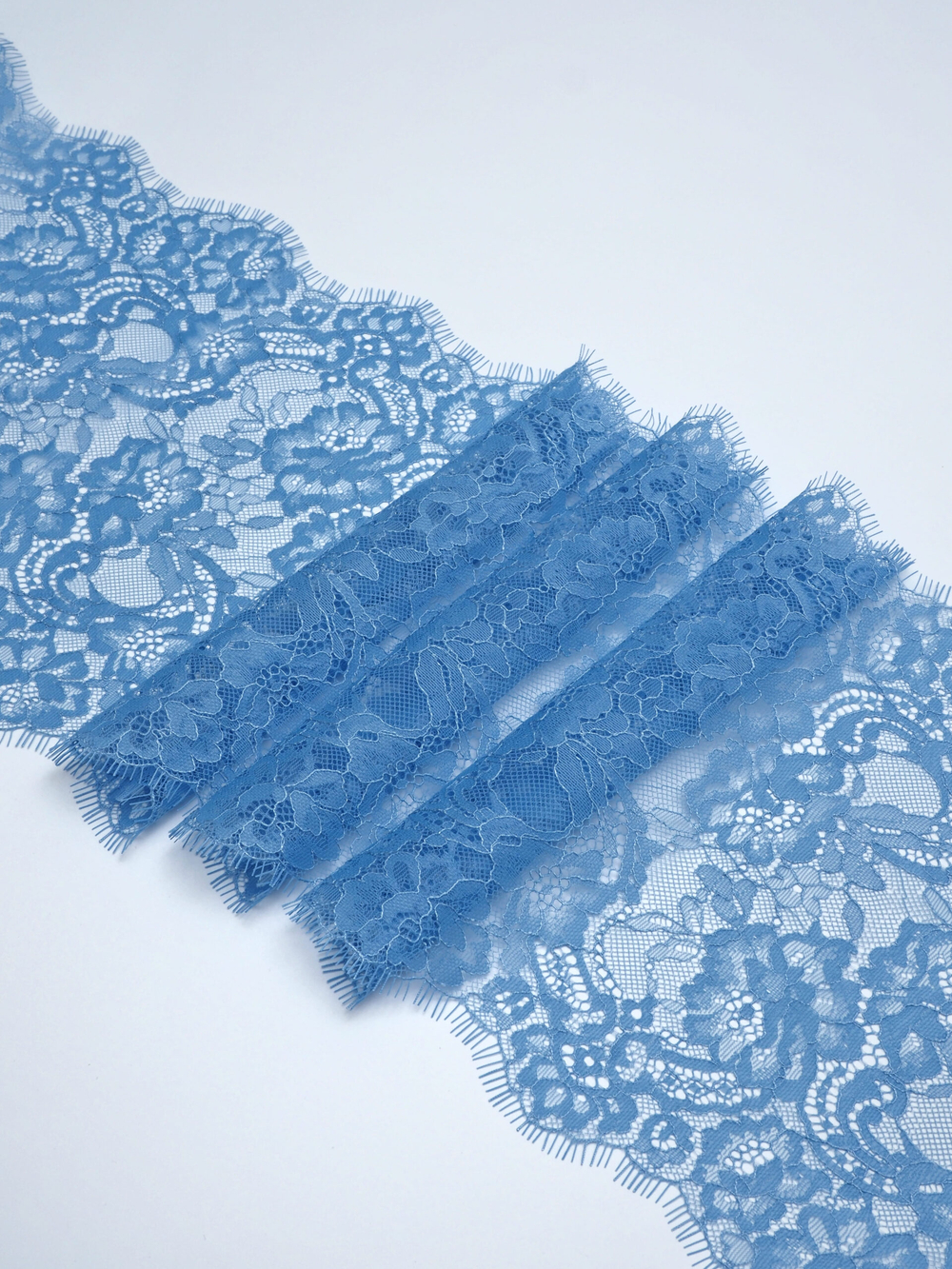 Кружево шантильи для белья голубое неэластичное ширина 23 см купон 2.9 м