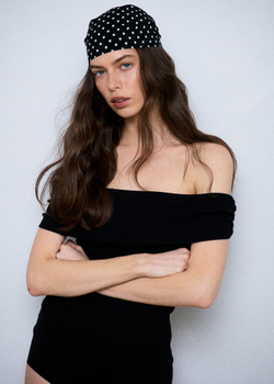 Косынка из шелка в горошек