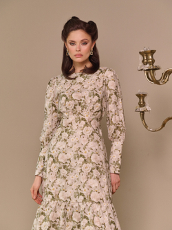 Платье с широкими манжетами