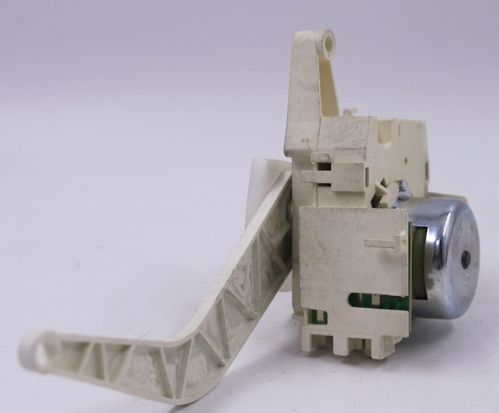 Электродвигатель омывателя порошкоприемника (двигатель водораспределителя) стиральной машины Brandt WT10765E