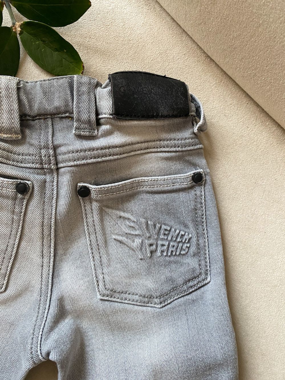 Джинсы Givenchy, 68