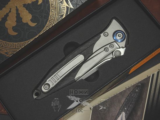 Складной нож Microtech Socom Bravo S/E Standard Carbon Titanium 260-7-CFTI c клинком из стали Böhler M390 Microclean®, рукоять титан / карбон