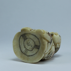 Нэцкэ Монах с корзиной рыбы