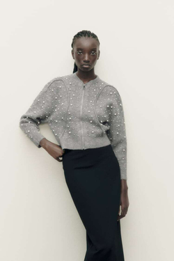 ZARA ТРИКОТАЖНЫЙ БОМБЕР С ИСКУССТВЕННЫМ ЖЕМЧУГОМ, МЯГКИЙ СЕРЫЙ