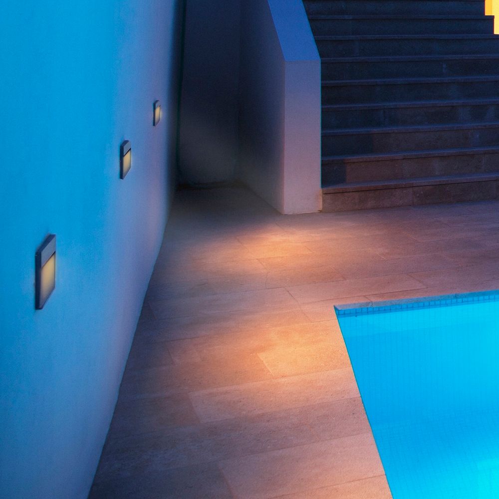 7011 Настенный уличный светильник BAKER