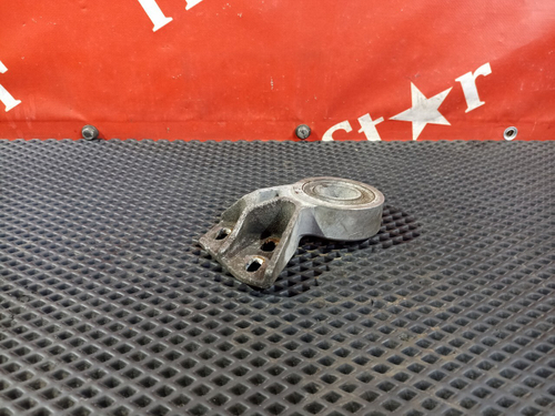 Кронштейн радиатора левый