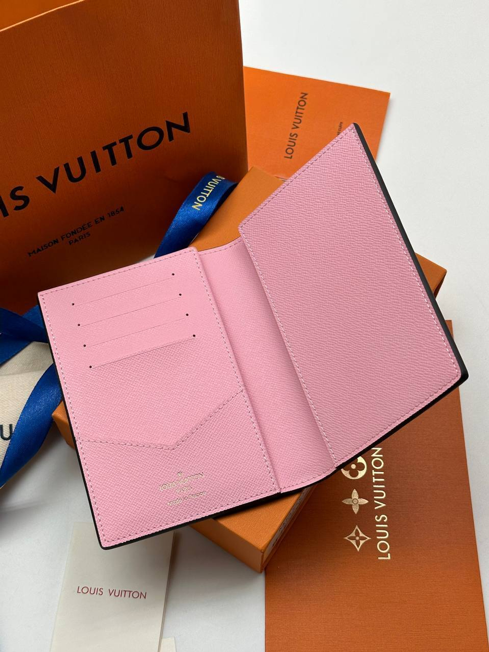 Обложка на паспорт Louis Vuitton, арт. 484818336