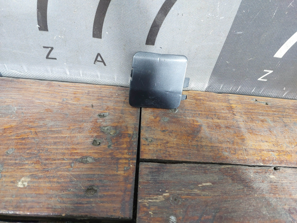 Заглушка буксировочного крюка левая Mazda CX-5 2 (KF) 17-21 Б/У Оригинал KB8A50EL1