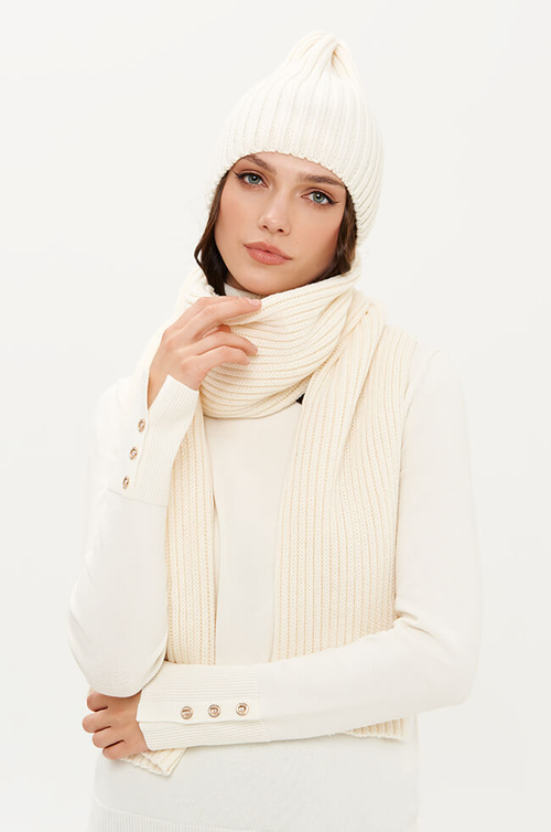 8427 Шапка женская (молочный)