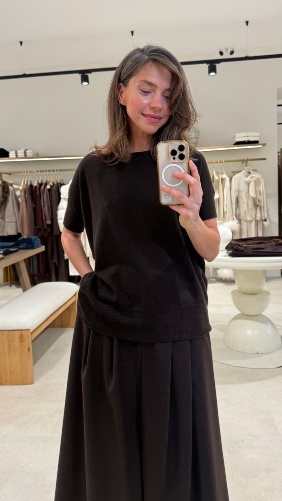 темно-коричневый