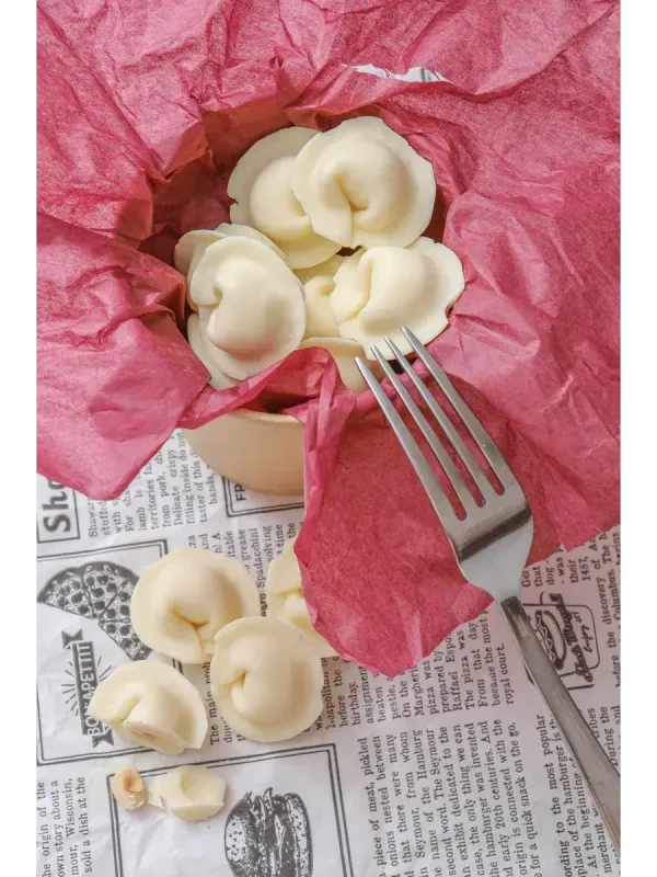 Шоколадные пельмени с фундуком внутри