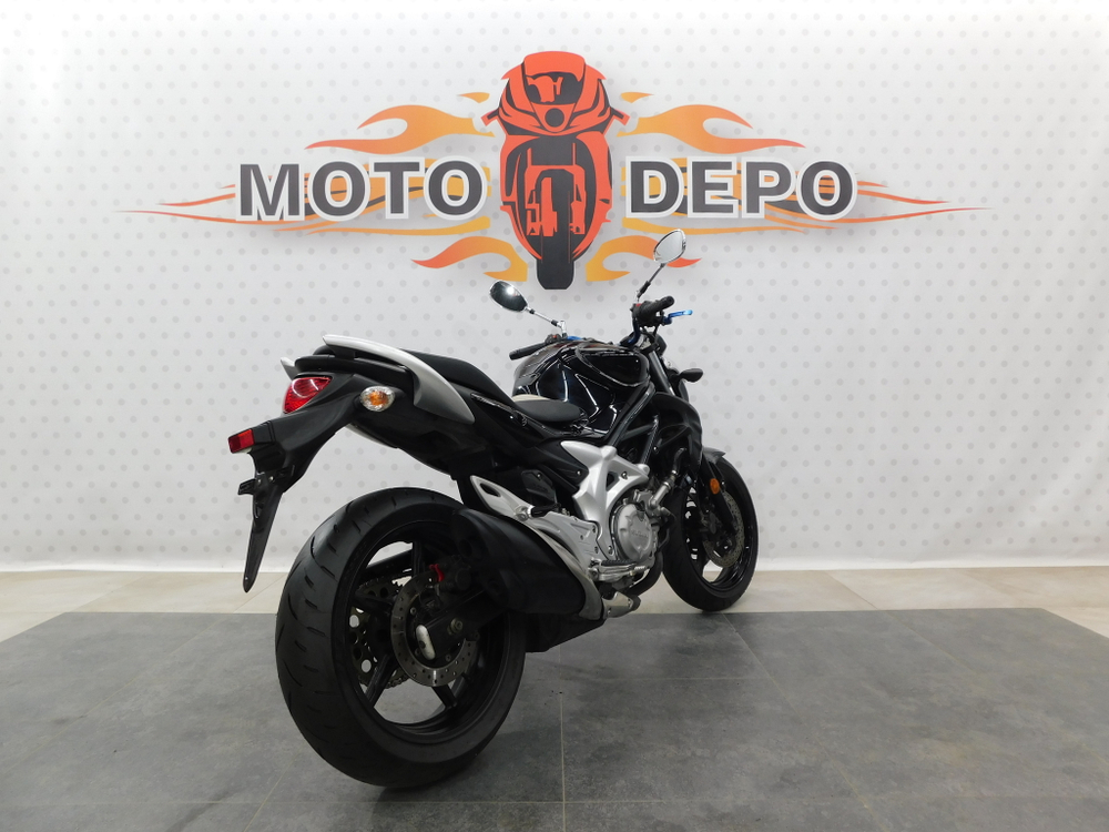Suzuki Gladius SFV650A    2010