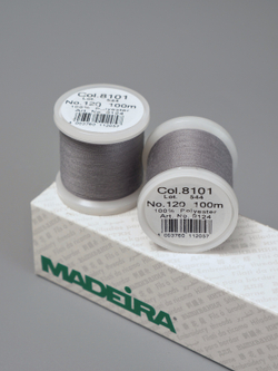 Нитки швейные Madeira aerofil № 120 Col. 8101 темно-серые (100 м)