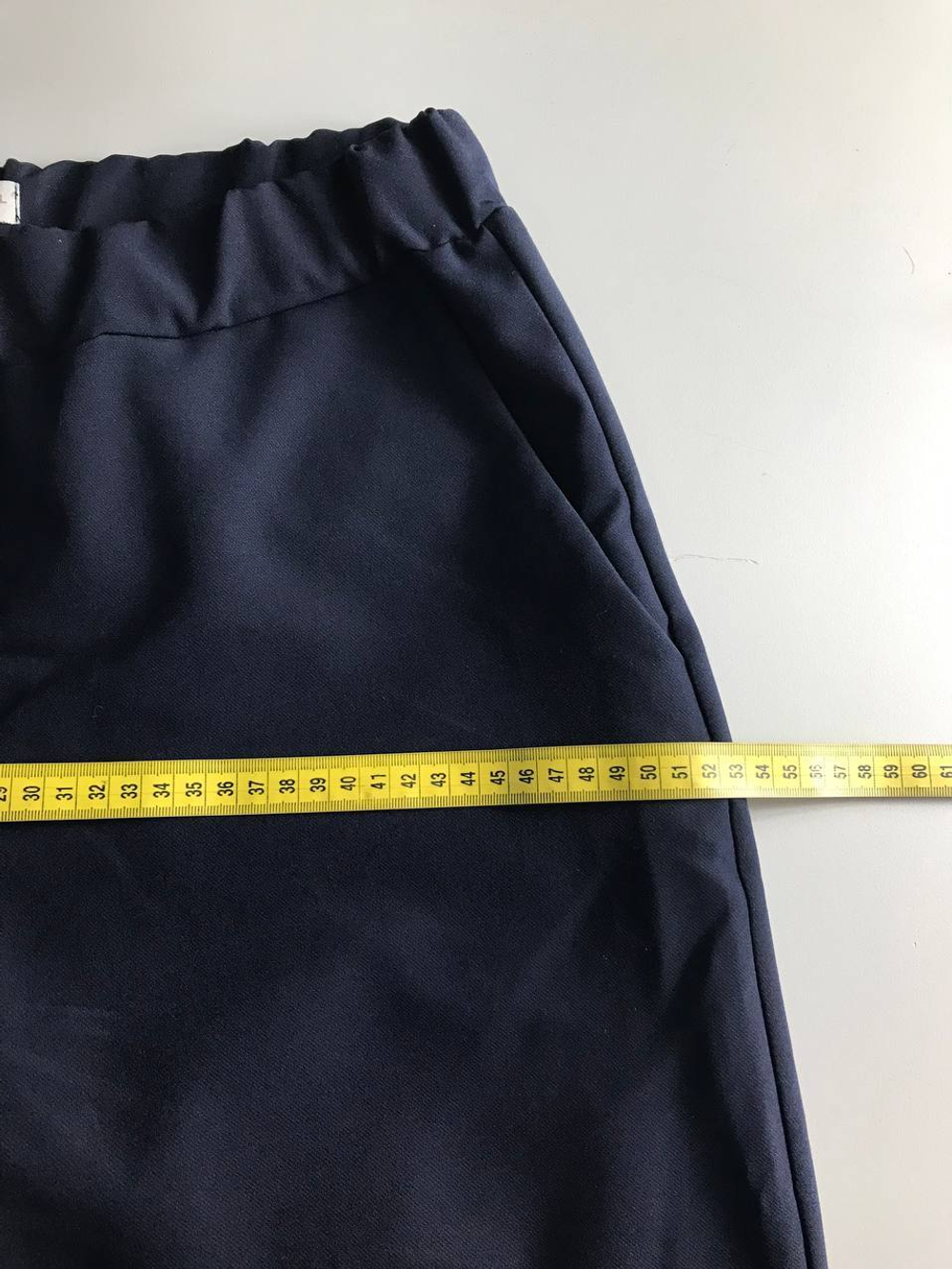 Брюки Rinascimento базового оттенка, маркировка L, визуально на 48 размер