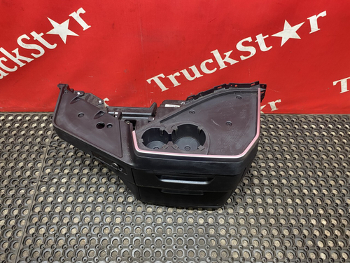 Панель торпедо центральная 2022г