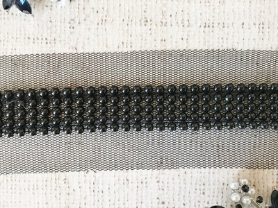 Тесьма с бусинами на сетке, ш. 6 см.