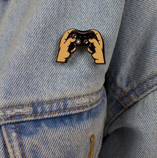 Деревянный значок. Геймпад