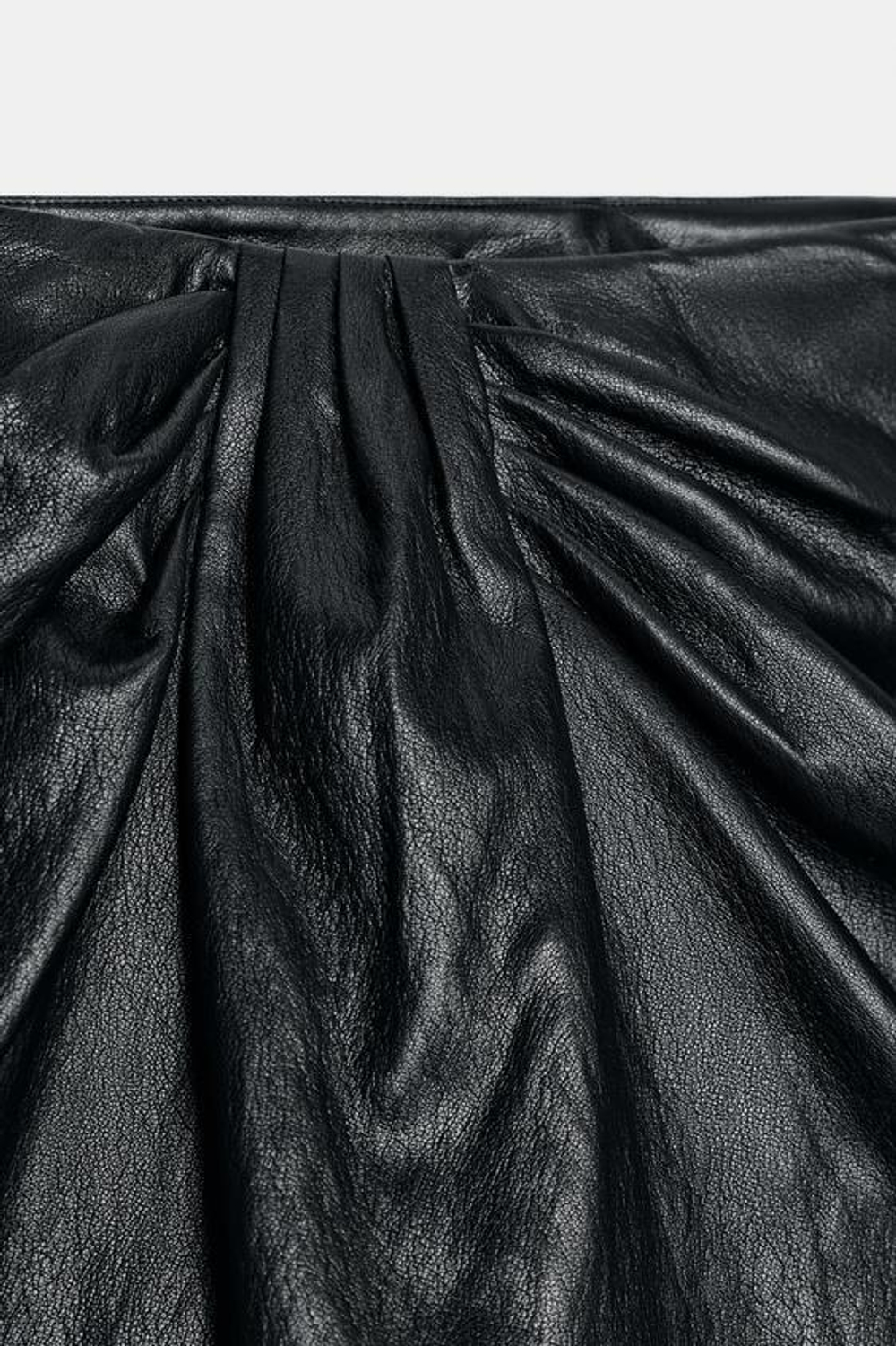 ZARA ЮБКА-ШОРТЫ ИЗ ИСКУССТВЕННОЙ КОЖИ СО СКЛАДКАМИ, ЧЕРНЫЙ