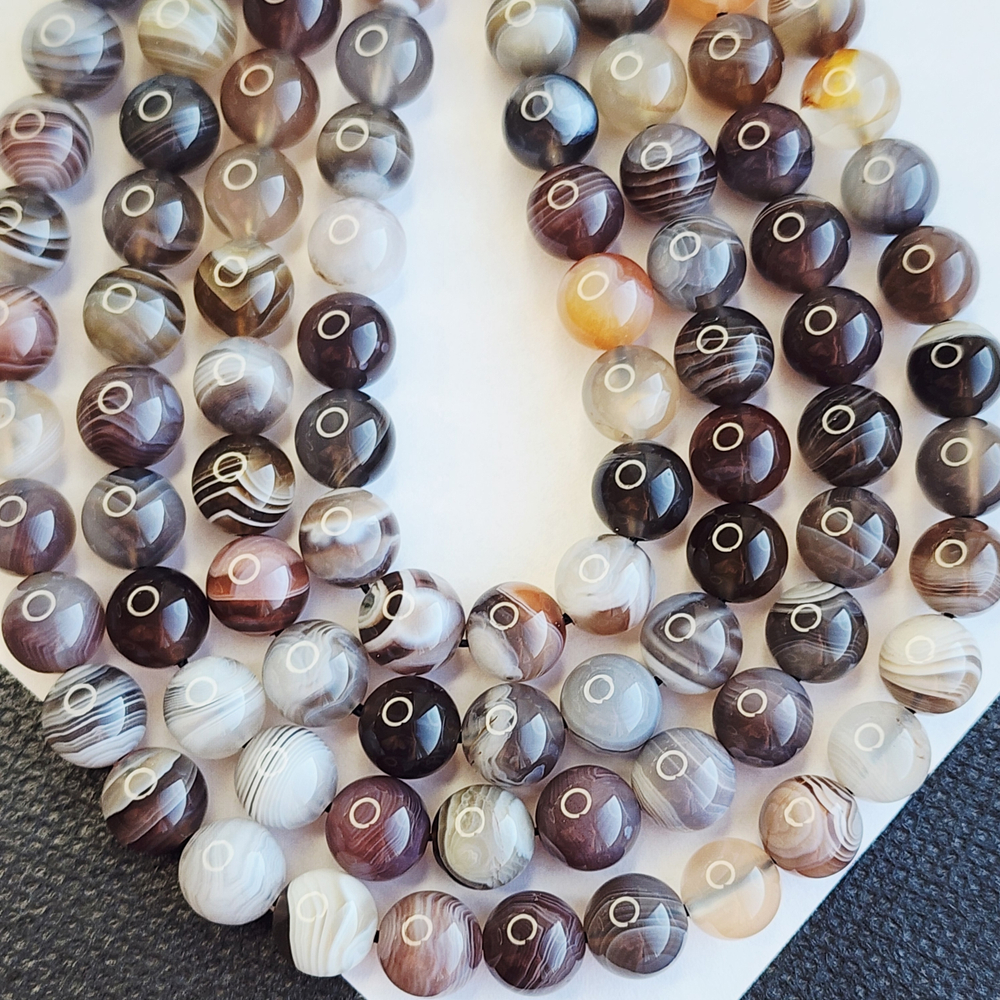 Агат Ботсвана, гладкий шар 8.2 - 8.4мм, цена за нить 13см