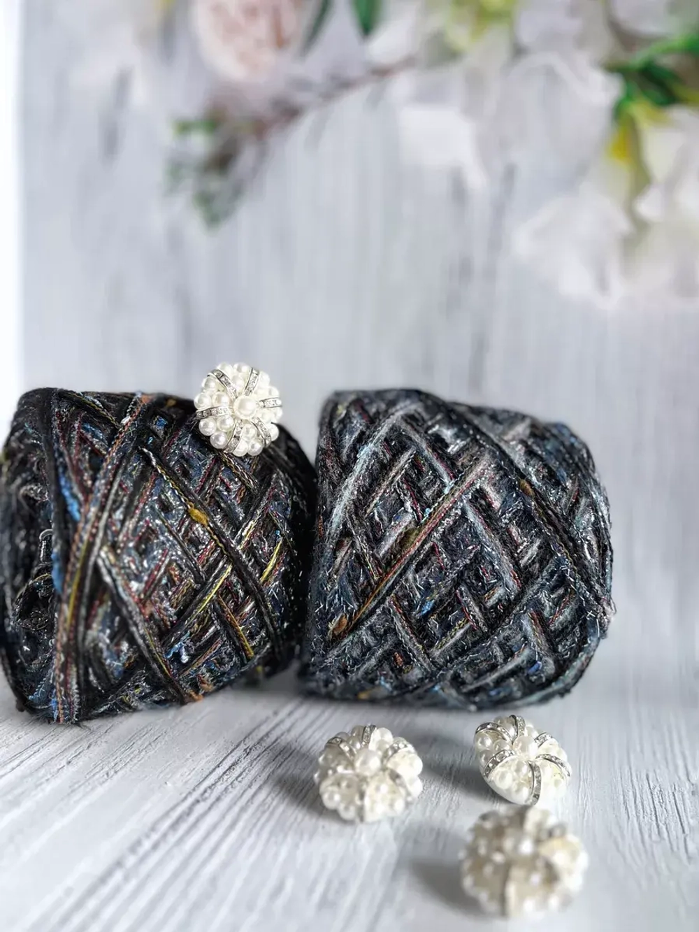 Большая пуговица-брошь с бисером жемчугом и стразами 3 шт