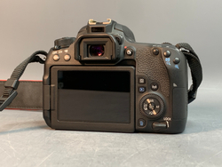 Canon EOS 77D Body 18.400 кадров