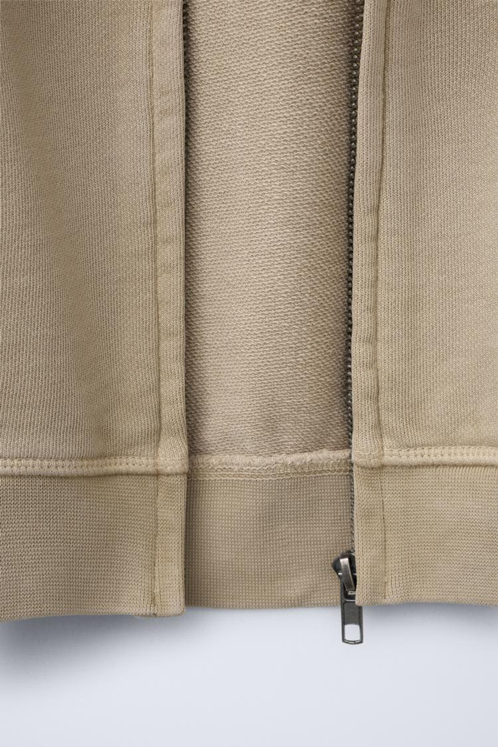 ZARA ОДНОТОННАЯ ТОЛСТОВКА НА МОЛНИИ, ПЕСОЧНЫЙ