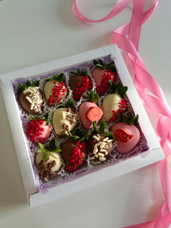 Клубника в шоколаде " Шоколадное ассорти"