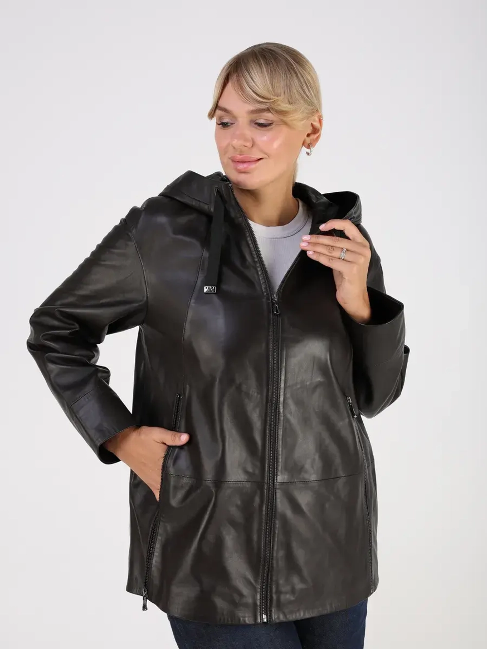 Кожаная куртка демисезонная с капюшоном