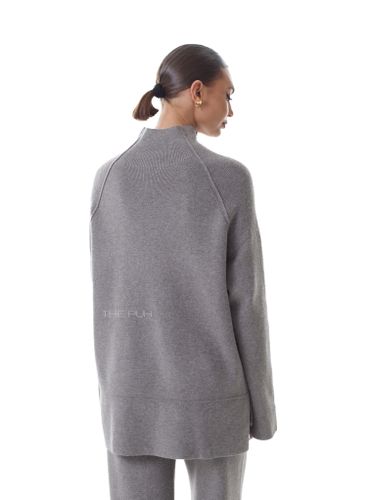 Темно-серый трикотажный костюм с брюками