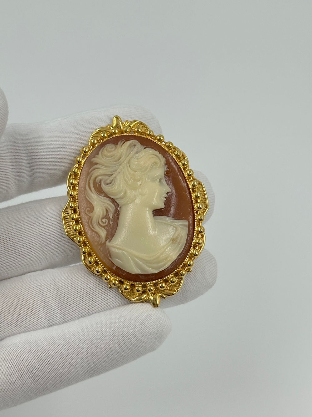 Брошь Камея