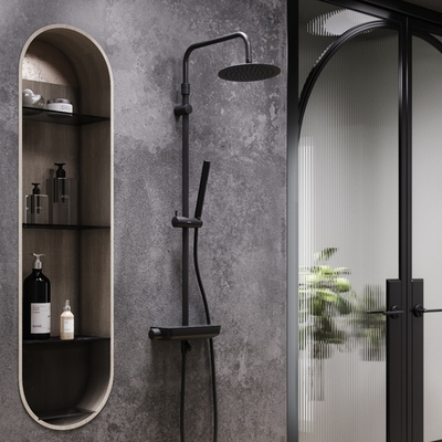 936730300 Scandinavian Pure душевая система с ванно-душевым смесителем-полкой, черный