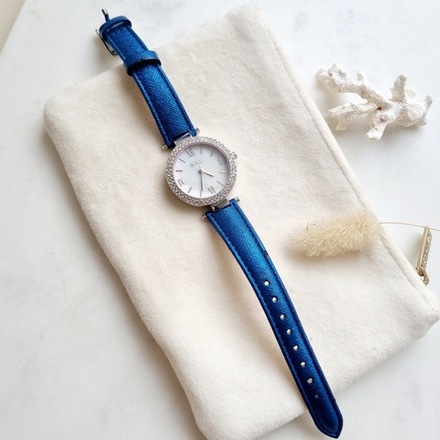 Часы Bob Mackie на синем ремешке