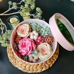 Новогодний зефир круглый «Пион и Розы» / 21 см Новогодний зефир круглый «Пион и Розы» / 21 см