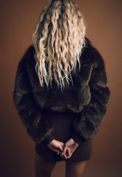 STRADIVARIUS Шуба из искусственного меха, коричневый