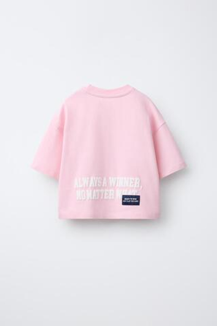 ZARA ФУТБОЛКА В СТИЛЕ ПРЕППИ С НАДПИСЬЮ, РОЗОВЫЙ/БЕЛЫЙ