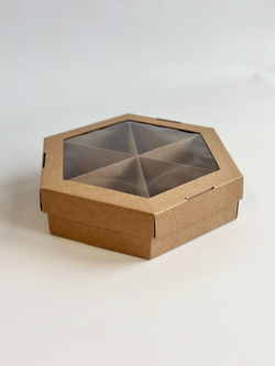 Коробка с окном шестиугольник 22 х 19 х 6 см, бурая