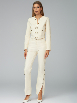 Укороченная бежевая джинсовая куртка с накладными карманами