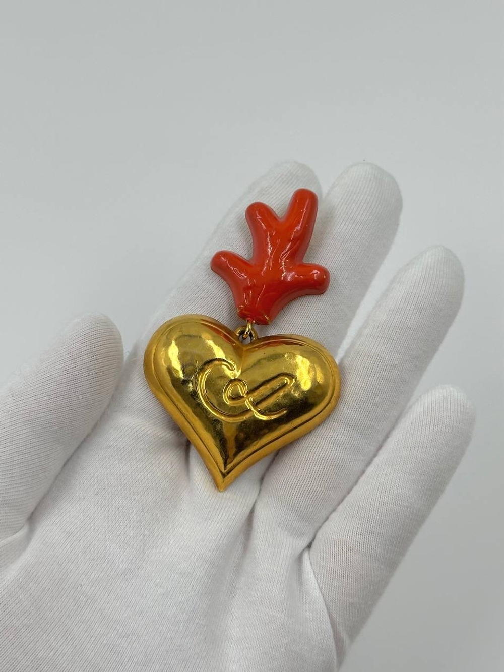 Брошь Сердце с «кораллом» Christian Lacroix