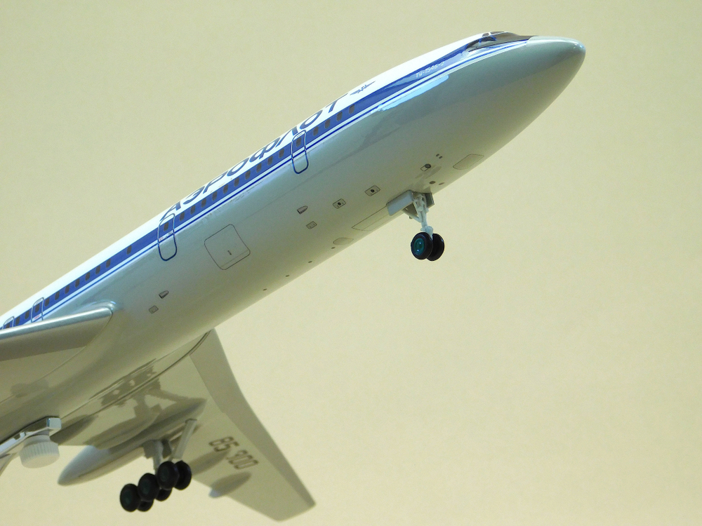 Модель самолета Ту-154Б-2 (М1:100, Аэрофлот СССР-85300 с шасси)