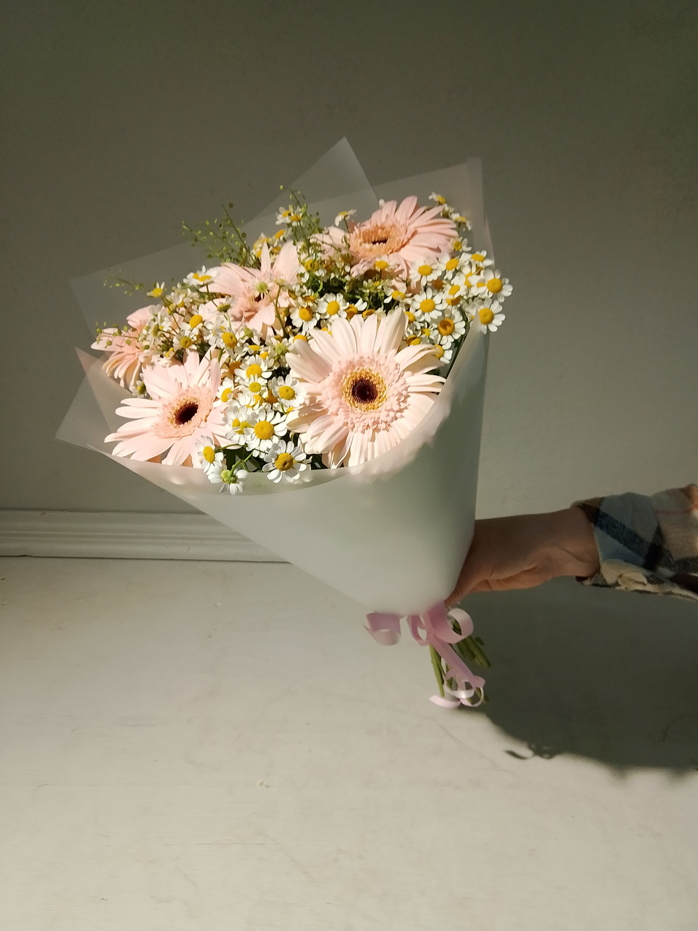 Летний солнечный букет с танацетумом и ароматными пионами Сара Бернард (С0034)