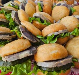 БАУРСАК С КАЗЫ И ОГУРЦОМ